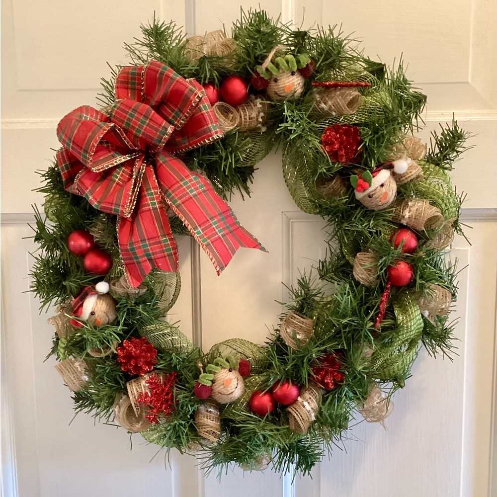 SOLD 🔴NWOT burlap,greens with ornaments, burlap & plaid bow